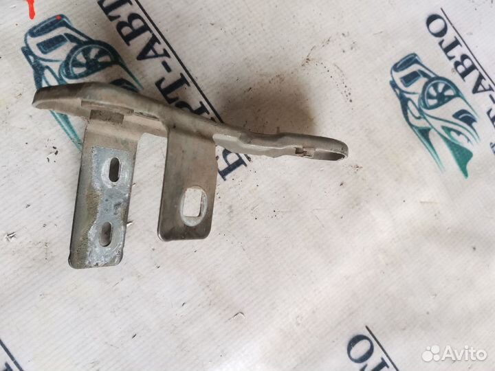 Кронштейн передней панели Renault Megane III (2008