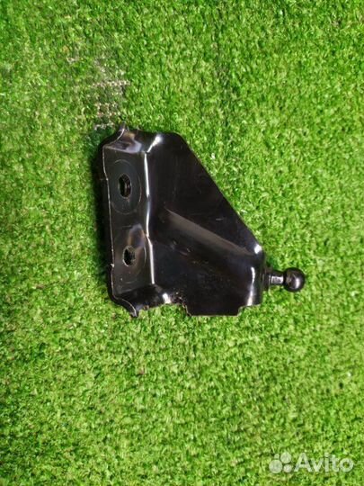 Кронштейн задний левый Ford Maverick TM1 GZ 2006