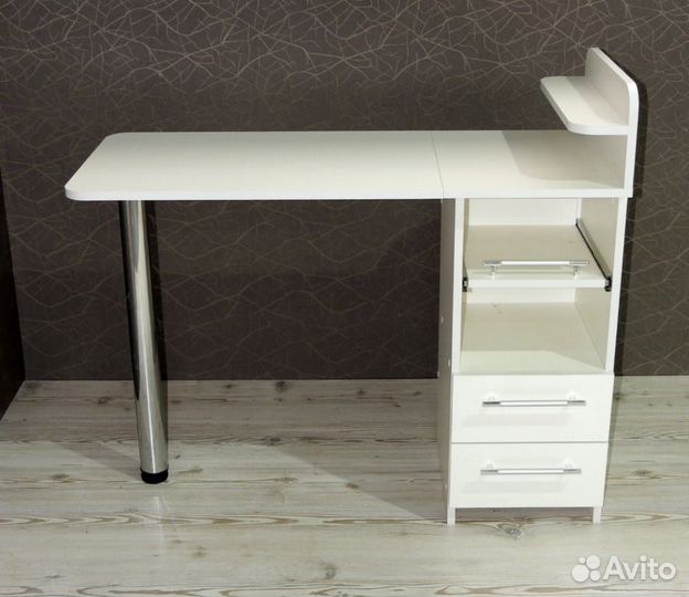 Маникюрный стол