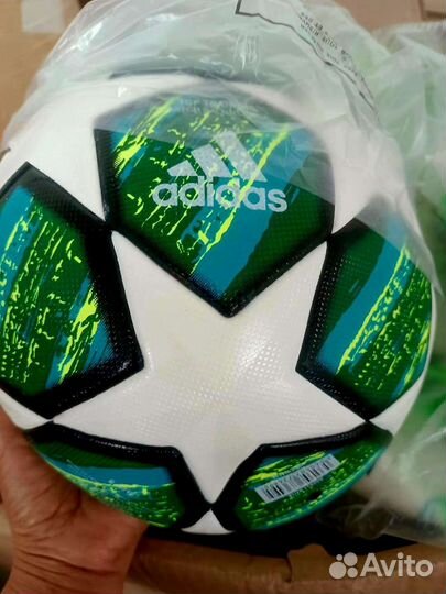 Футбольный мяч адидас найк