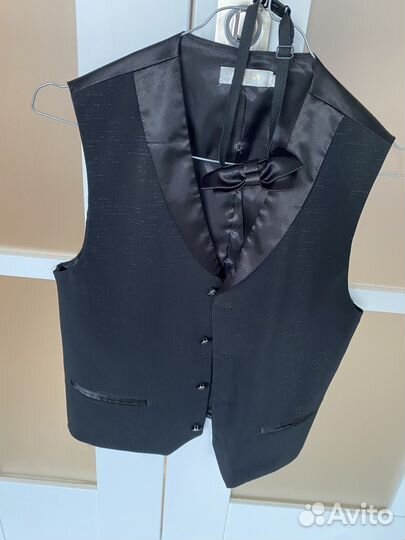 Жилет праздничный с бабочкой на мальчика