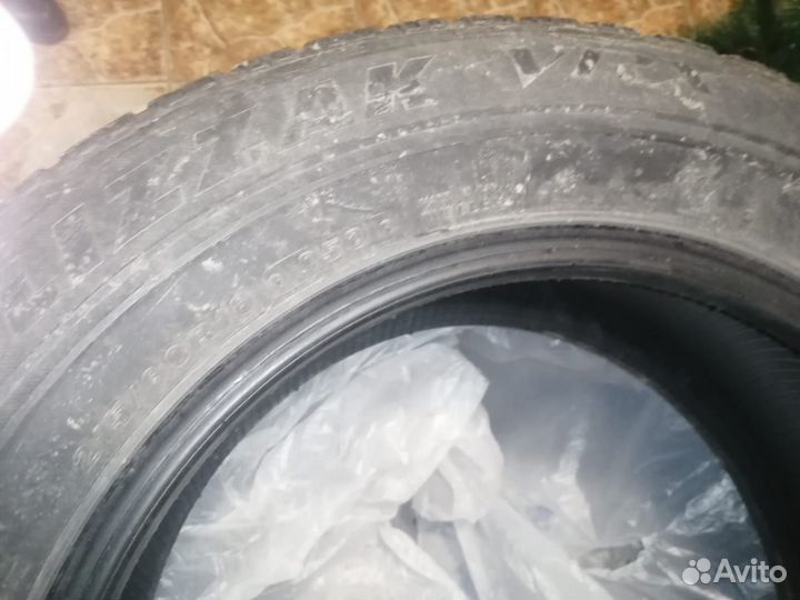 Bridgestone Blizzak VRX 215/60 R16