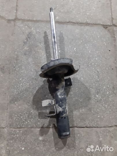 Стойка амортизатора передняя левая ford focus 3