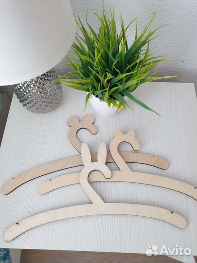 Вешалка для детской одежды