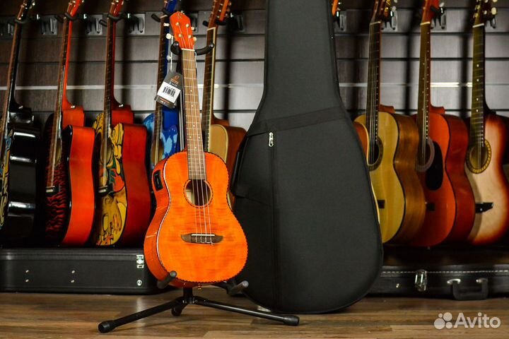 Укулеле баритон с подключением ortega (Комплект)