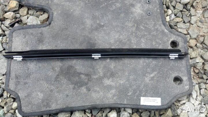 Уплотнитель стекла внутренний задний левый Toyota