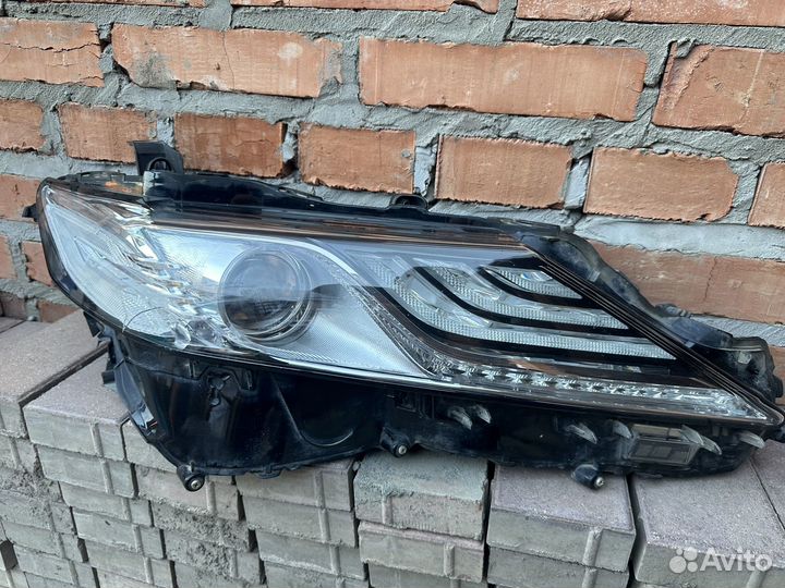Фара на camry v70