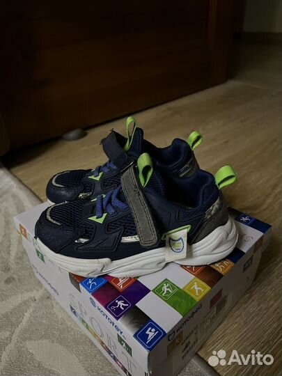 Кроссовки детские