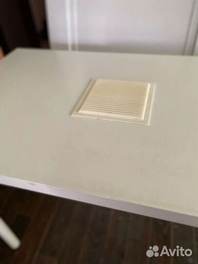 Стол для маникюра с вытяжкой