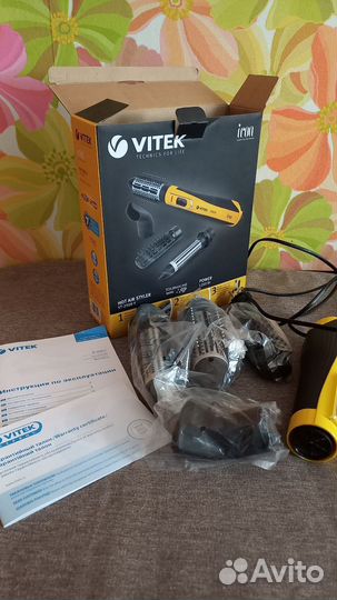 Фен-щетка Vitek VT-2509 с 4 насадками