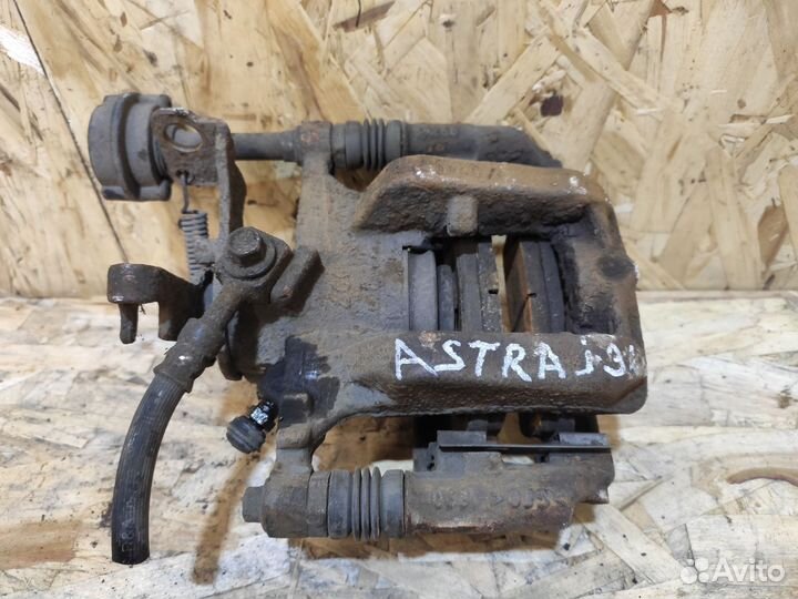 Суппорт задний левый Opel Astra J