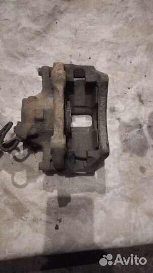 Суппорт передний левый Volkswagen Passat b3