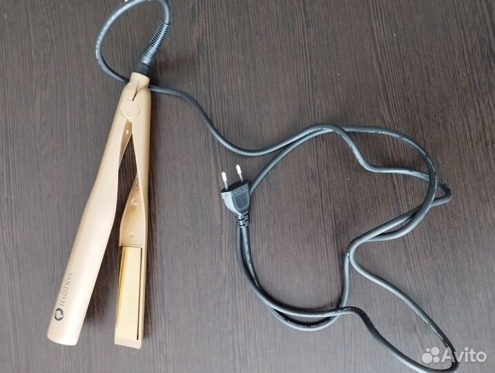 Выпрямитель для волос HairDiva