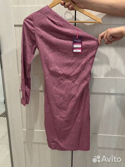 Розовое блестящее вечернее платье