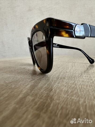 Солнцезащитные очки