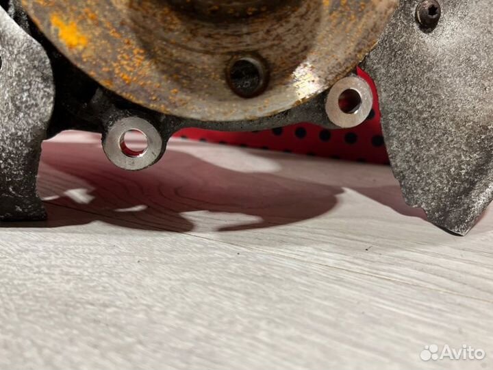 Кулак задний левый Porsche Macan 95B 2017