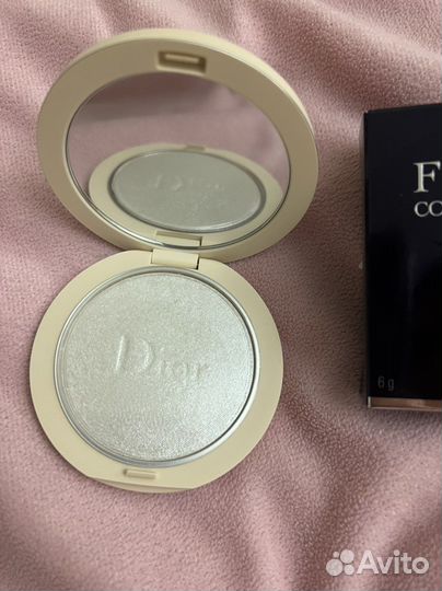 Новый хайлайтер Dior 03