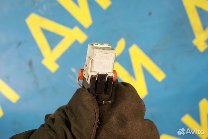 Белое реле BMW E39 1