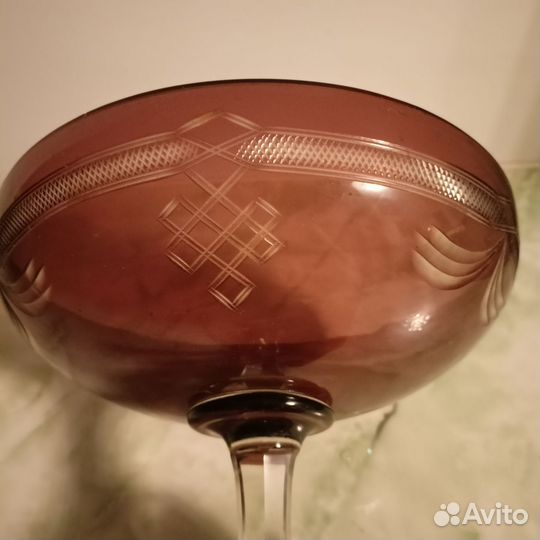 Ваза винтаж цветное рубиновое стекло