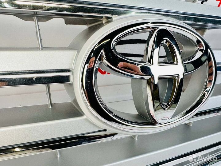 Решетка радиатора Toyota Land Cruiser 200 G2316
