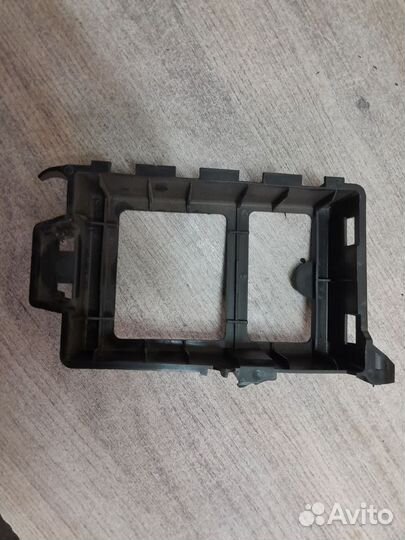 Кронштейн блока комфорта Renault Symbol I рестайли