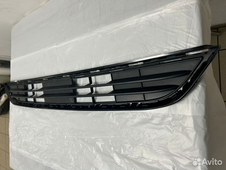 Решетка в бампер центральная BMW X3 F25 (после 201