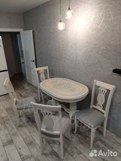 Столы и стулья