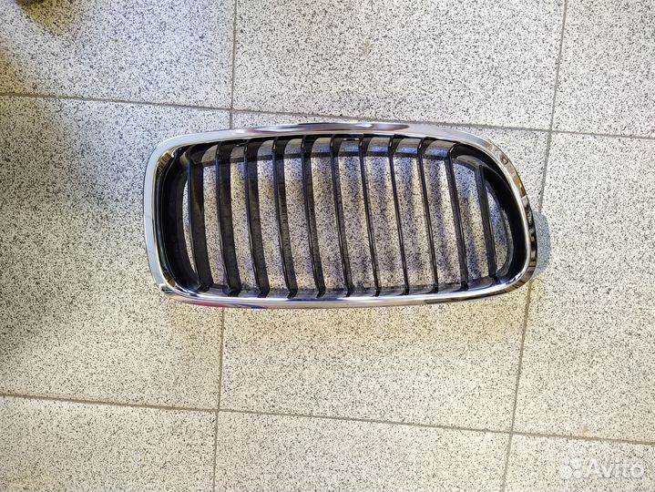 Решетка радиатора правая ноздря BMW 3 F30