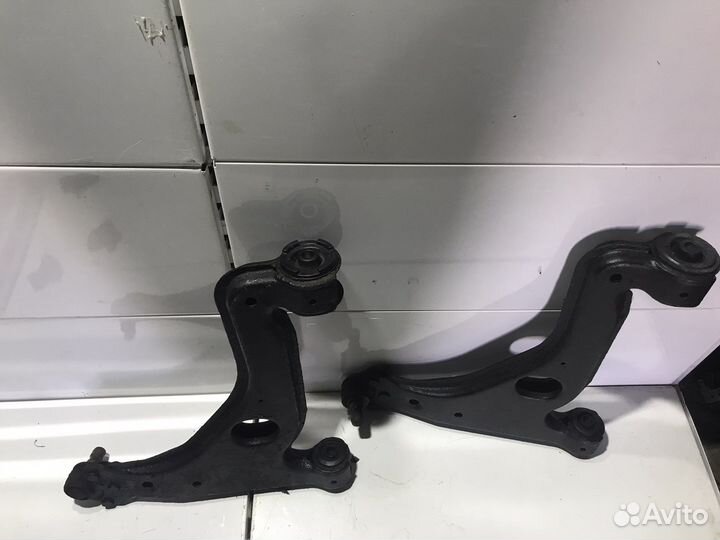Рычан передний Opel Astra H
