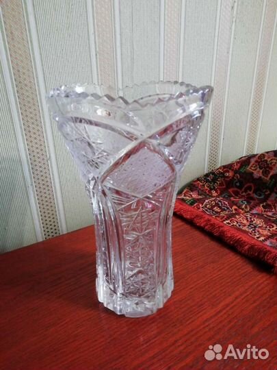 Хрустальная ваза