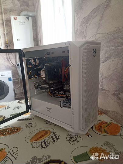 Игровой компьютер с монитором