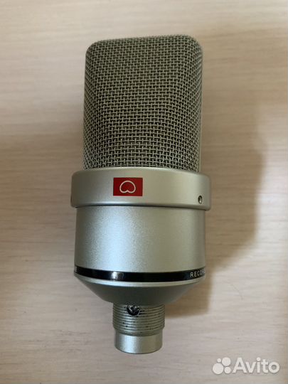 Студийный микрофон