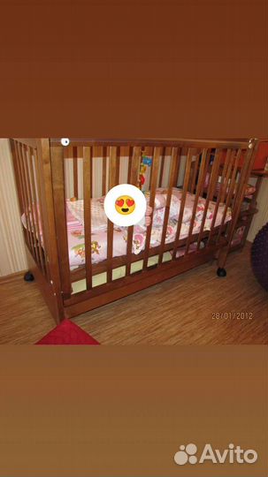 Детская кроватка с продольным маятником