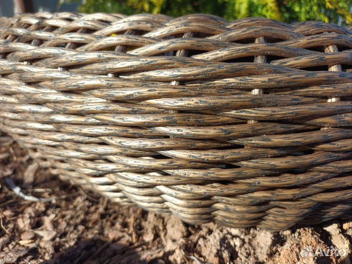 Кашпо -пончик из полиротанга