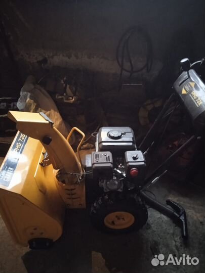 Снегоуборщик бензиновый самоходный