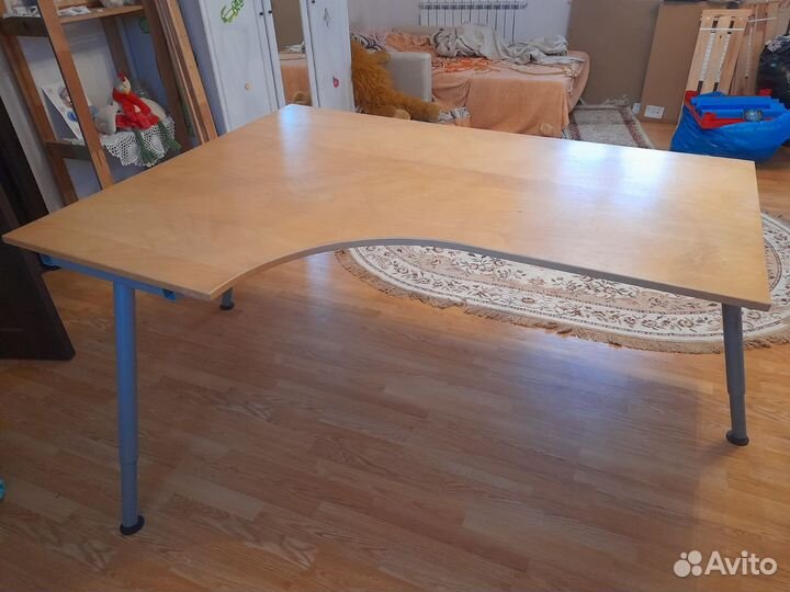 Компьютерный стол, журн. Стол, два кресла, зерк