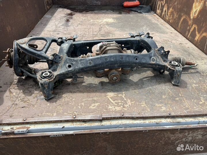 Задний подрамник toyota