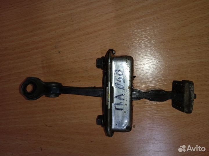 Kia Seed (ED) I ограничитель двери передней