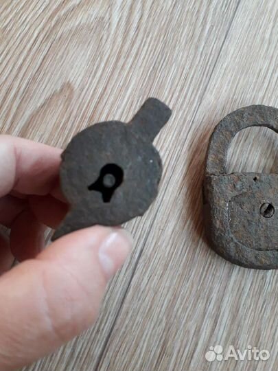 Старинные навесные замки