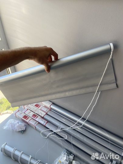 Жалюзи и рулонные шторы на окна