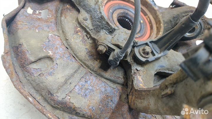 Ступица (кулак, цапфа) правая задняя Mercedes S W220