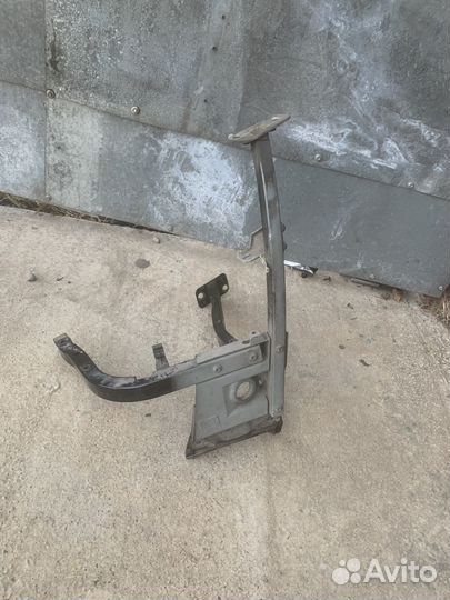 Кронштейн левого крыла Audi A8 d3 03-11