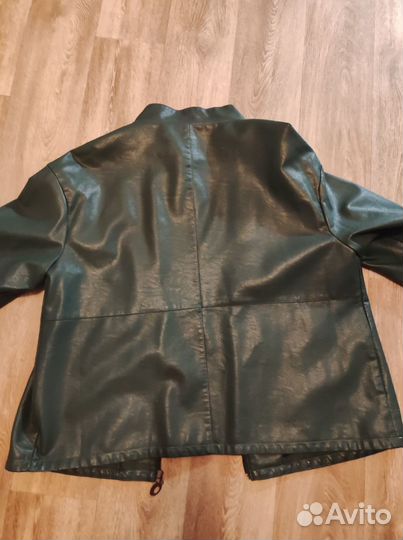 Куртка женская зеленая размер 66