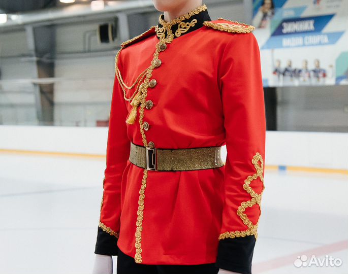 Костюм для выступлений по фигурному катанию