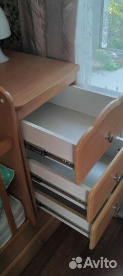 Детская кроватка с маятником и ящиком