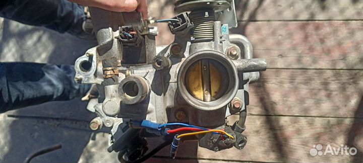 Дроссельная заслонка Mazda 323