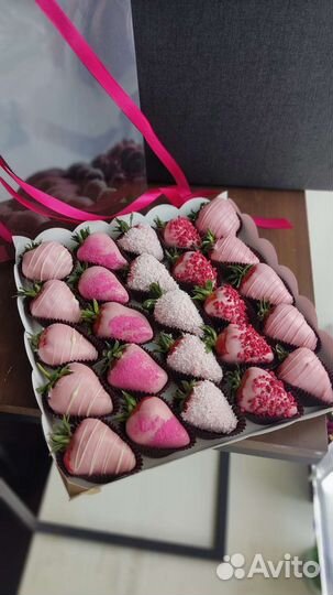 Клубника в шоколаде с натуральными посыпками