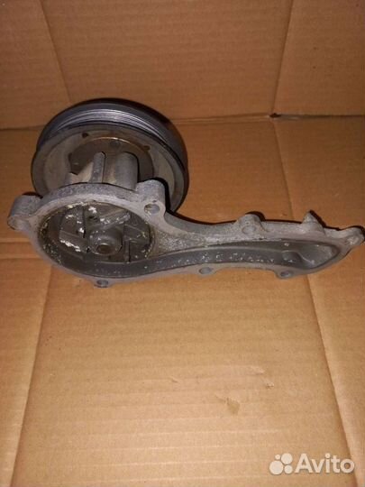 Помпа водяной насос Nissan Almera N16