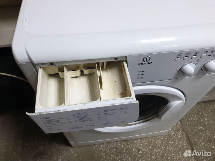 Стиральная машина Indesit/узкая