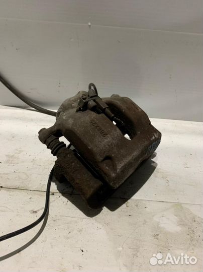 Суппорт передний правый C-класс W204/S204 (2006—2011) Mercedes-Benz